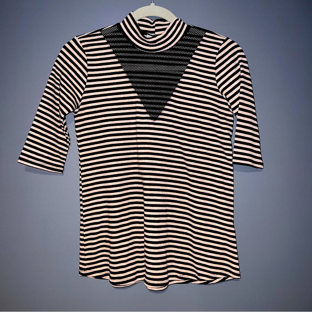 Women’s XS - Striped Top - Netted V-neck.